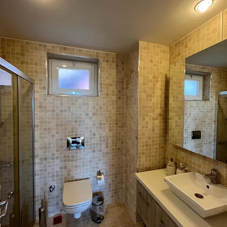 Vilă Triplex With Private Pool And Garden